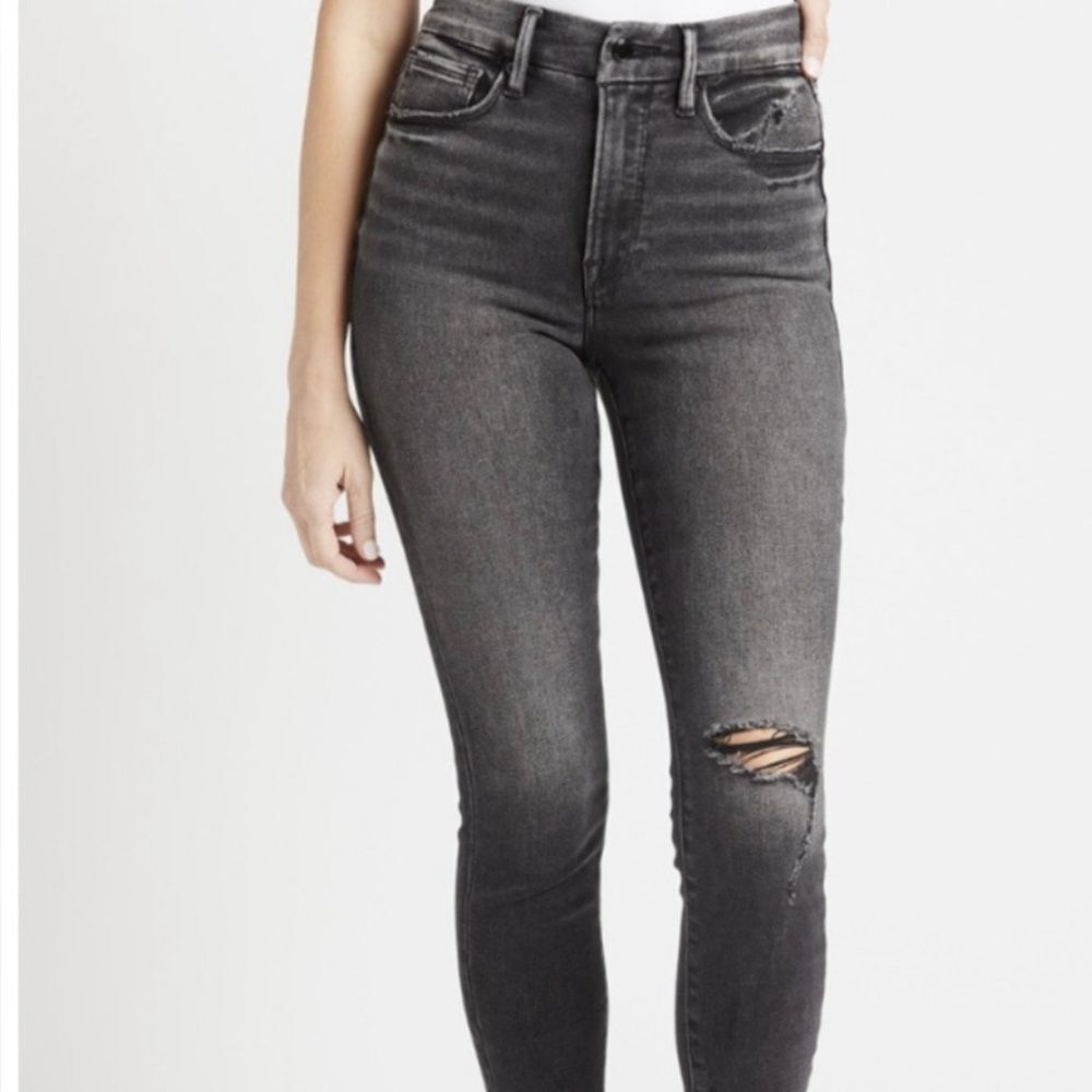 Good American crop distress jeans size 6/28.  
Style #GWC844T